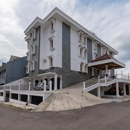 Reddoorz Plus Near Universitas Maranatha Bandung 2